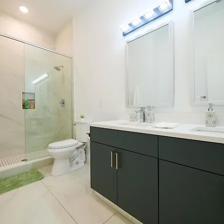Vast Fully Furnished 2-Bed Close To Nyc Bayonne Exterior photo