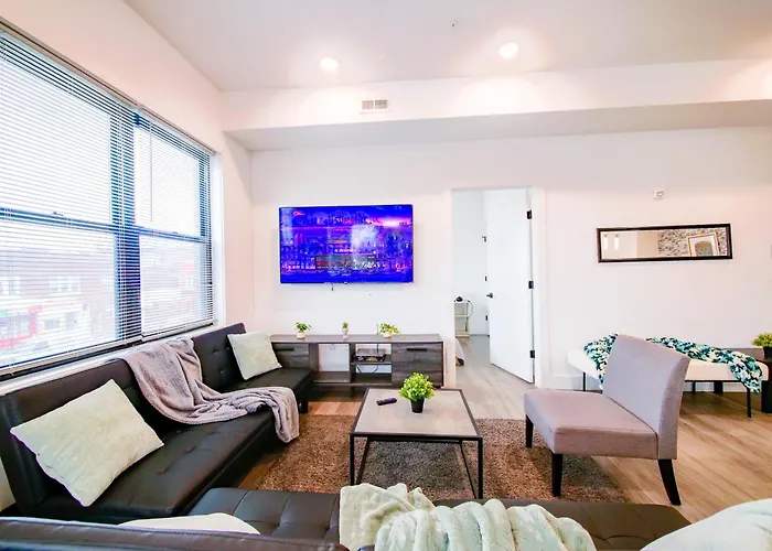 Vast Fully Furnished 2-Bed Close To Nyc
