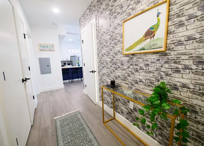 Vast Fully Furnished 2-Bed Close To Nyc