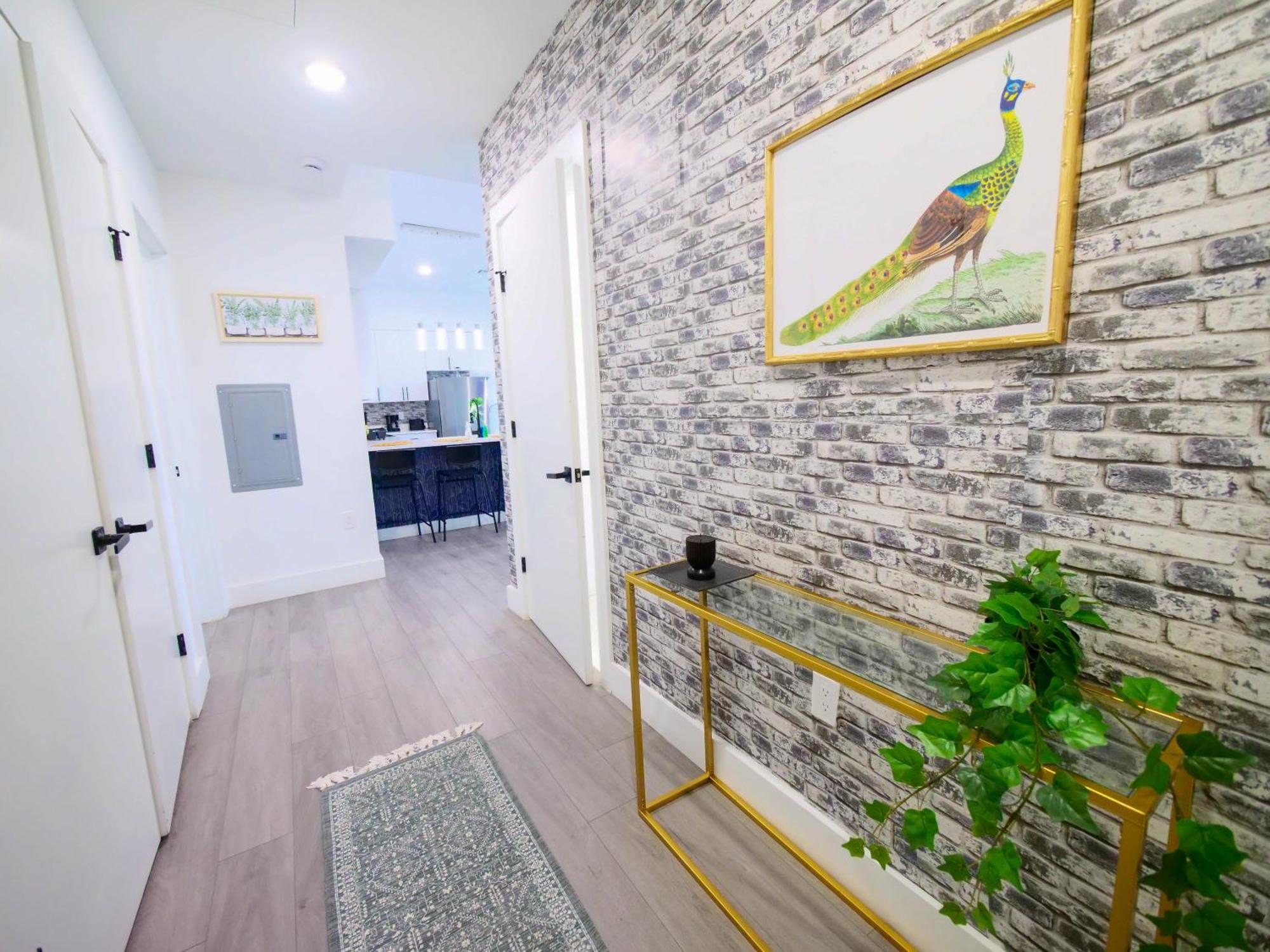 Vast Fully Furnished 2-bed Close To Nyc