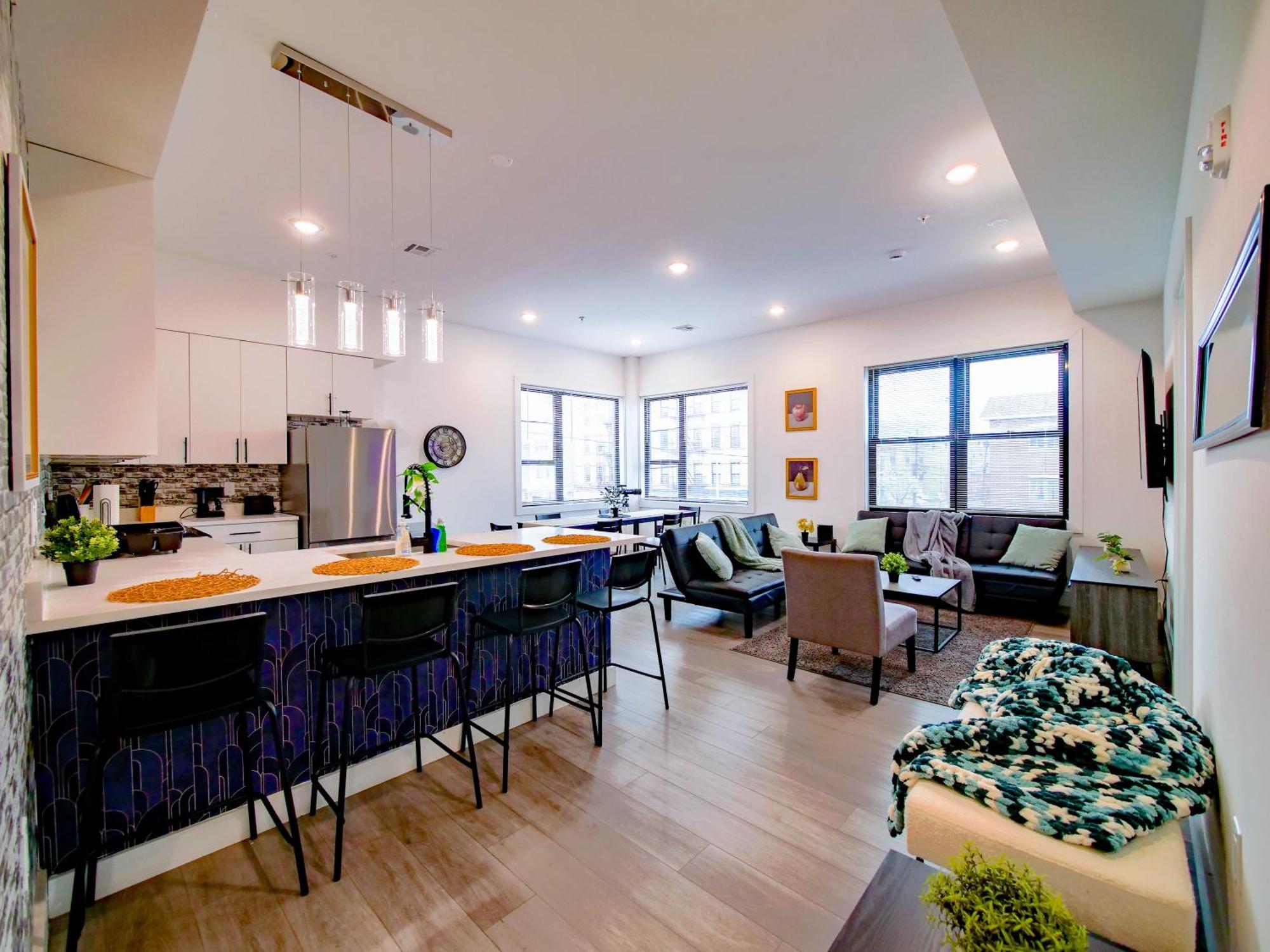 Vast Fully Furnished 2-bed Close To Nyc *