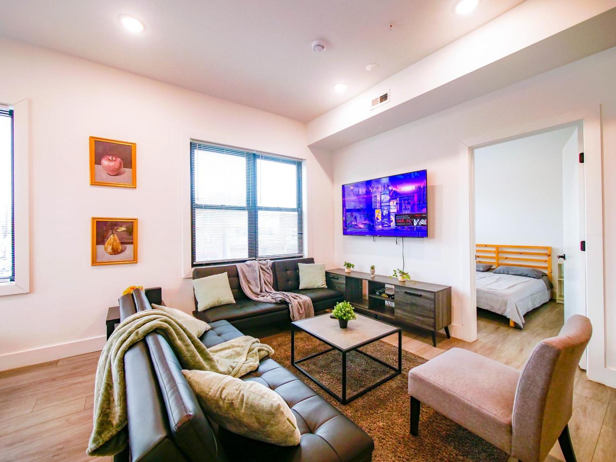 Vast Fully Furnished 2-bed Close To Nyc