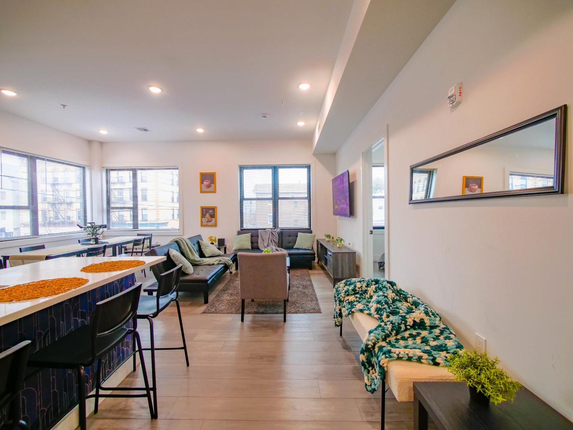 Apartment Vast Fully Furnished 2-bed Close To Nyc