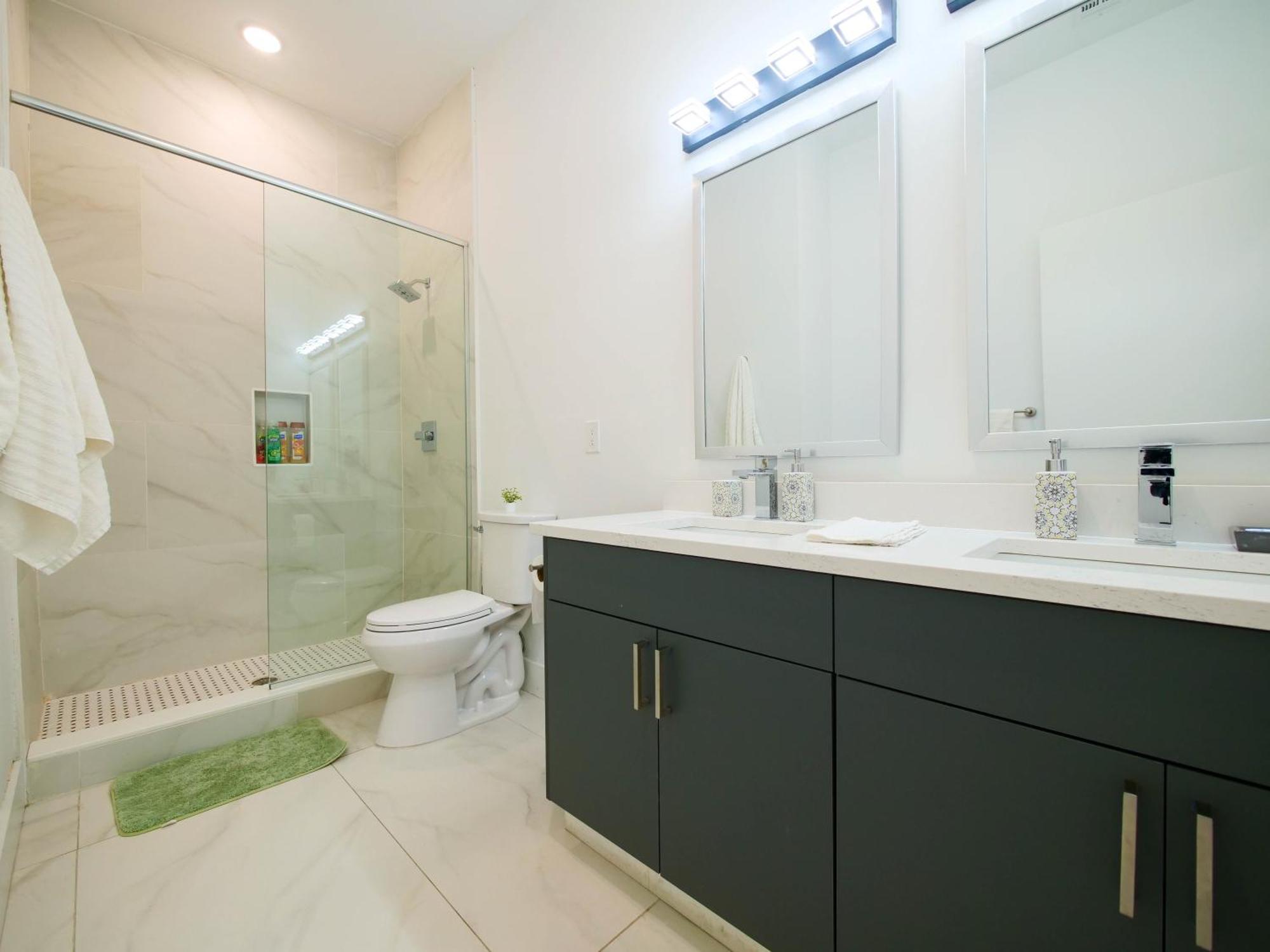 Vast Fully Furnished 2-bed Close To Nyc Apartment *